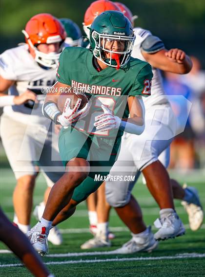 Thumbnail 1 in The Woodlands (green) vs Grand Oaks (blue) photogallery.