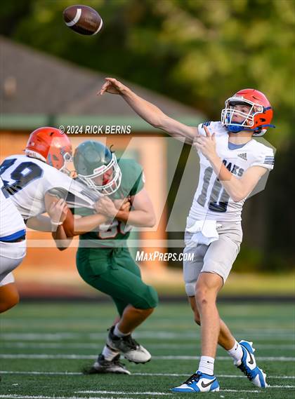 Thumbnail 1 in The Woodlands (green) vs Grand Oaks (blue) photogallery.