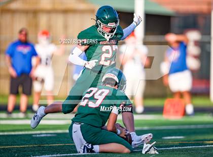 Thumbnail 3 in The Woodlands (green) vs Grand Oaks (blue) photogallery.