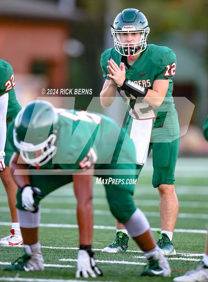 Thumbnail 1 in The Woodlands (green) vs Grand Oaks (blue) photogallery.