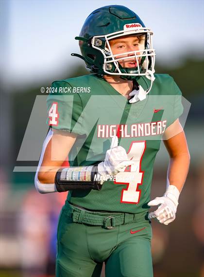 Thumbnail 3 in The Woodlands (green) vs Grand Oaks (blue) photogallery.