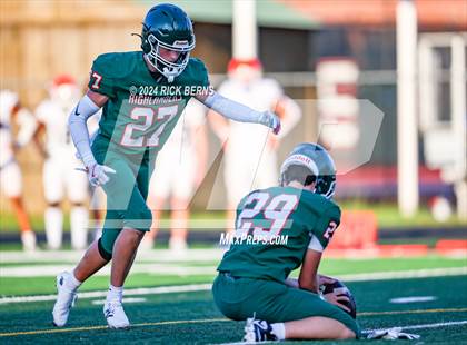 Thumbnail 3 in The Woodlands (green) vs Grand Oaks (blue) photogallery.
