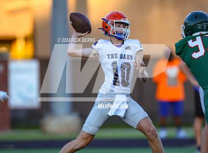 Thumbnail 3 in The Woodlands (green) vs Grand Oaks (blue) photogallery.