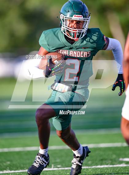 Thumbnail 1 in The Woodlands (green) vs Grand Oaks (blue) photogallery.