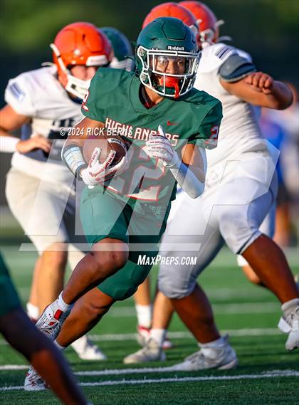 Thumbnail 3 in The Woodlands (green) vs Grand Oaks (blue) photogallery.