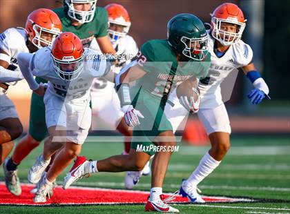 Thumbnail 3 in The Woodlands (green) vs Grand Oaks (blue) photogallery.