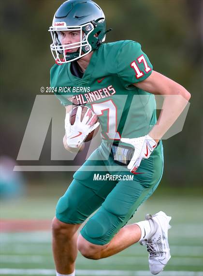 Thumbnail 3 in The Woodlands (green) vs Grand Oaks (blue) photogallery.