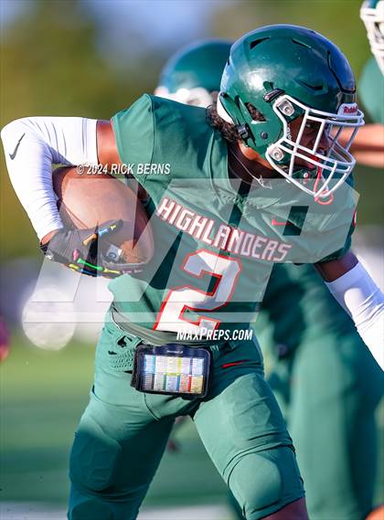 Thumbnail 2 in The Woodlands (green) vs Grand Oaks (blue) photogallery.