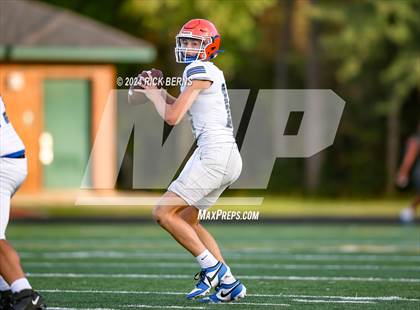 Thumbnail 3 in The Woodlands (green) vs Grand Oaks (blue) photogallery.
