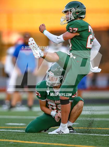 Thumbnail 2 in The Woodlands (green) vs Grand Oaks (blue) photogallery.