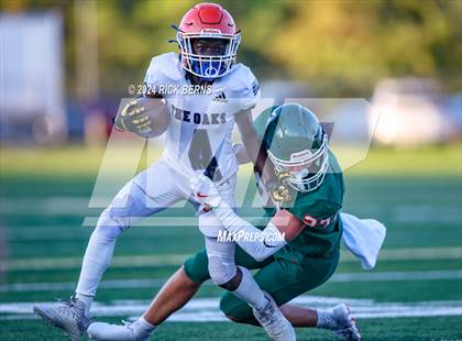 Thumbnail 3 in The Woodlands (green) vs Grand Oaks (blue) photogallery.