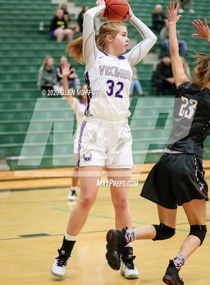 Thumbnail 2 in Eastlake vs. Lake Stevens photogallery.