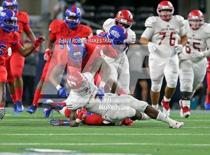Thumbnail 1 in Duncanville vs. North Shore (UIL 6A Division 1 Championship) photogallery.