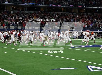 Thumbnail 1 in Duncanville vs. North Shore (UIL 6A Division 1 Championship) photogallery.