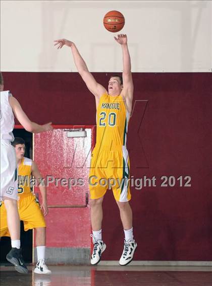 Thumbnail 2 in Bishop Manogue vs. Skyline (MaxPreps Holiday Classic) photogallery.