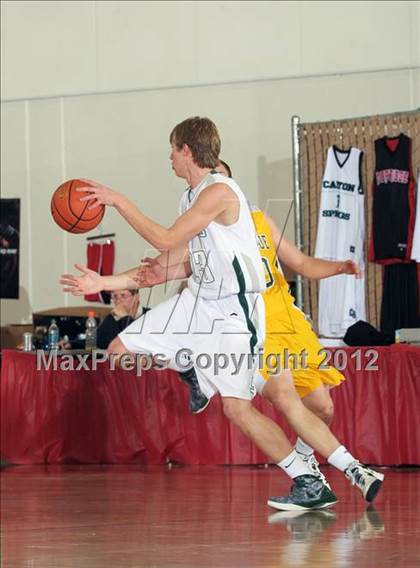 Thumbnail 3 in Bishop Manogue vs. Skyline (MaxPreps Holiday Classic) photogallery.