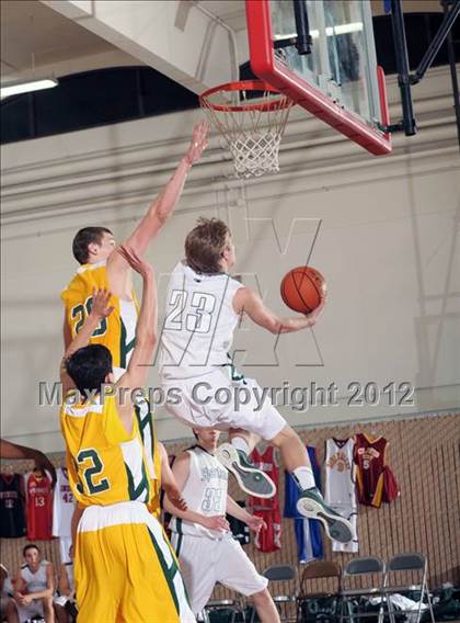 Thumbnail 2 in Bishop Manogue vs. Skyline (MaxPreps Holiday Classic) photogallery.
