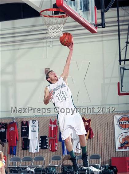 Thumbnail 3 in Bishop Manogue vs. Skyline (MaxPreps Holiday Classic) photogallery.