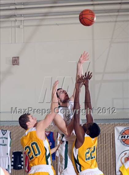 Thumbnail 2 in Bishop Manogue vs. Skyline (MaxPreps Holiday Classic) photogallery.