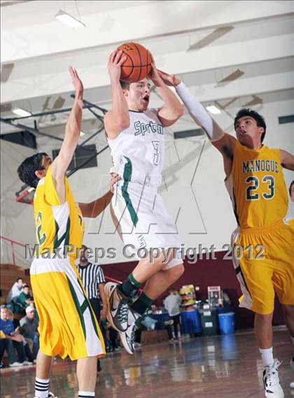 Thumbnail 1 in Bishop Manogue vs. Skyline (MaxPreps Holiday Classic) photogallery.