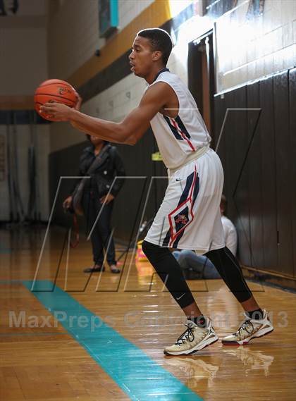 Thumbnail 2 in Atascocita vs. Bellaire (McDonald's Texas Invitational) photogallery.