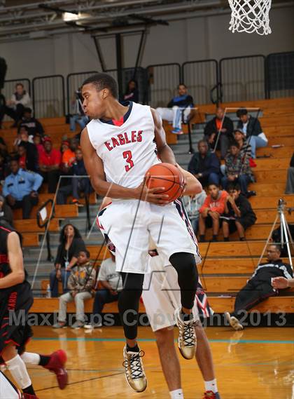 Thumbnail 3 in Atascocita vs. Bellaire (McDonald's Texas Invitational) photogallery.