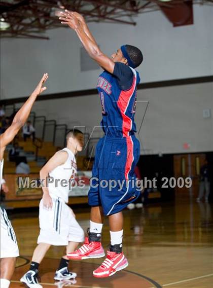 Thumbnail 2 in Manvel @ Dobie (McDonalds Texas Invitational) photogallery.