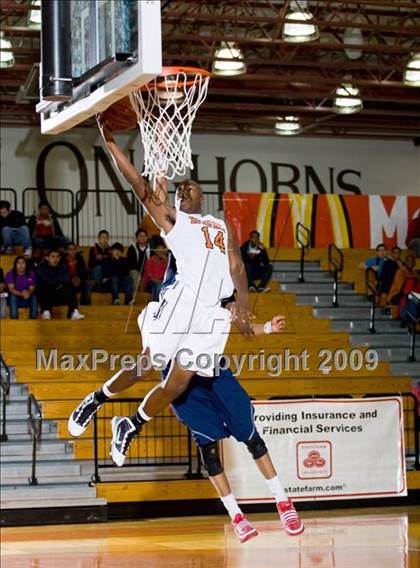 Thumbnail 2 in Manvel @ Dobie (McDonalds Texas Invitational) photogallery.