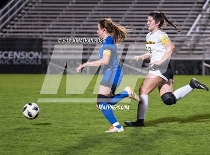 Thumbnail 2 in Mandeville vs. St. Amant (LHSAA D1 Semifinal) photogallery.