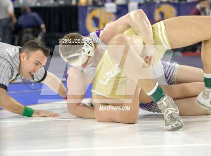 Thumbnail 1 in CIF State Boys Wrestling Championships (3rd/4th Place Matches) photogallery.