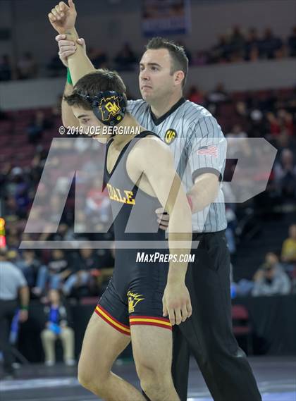 Thumbnail 1 in CIF State Boys Wrestling Championships (3rd/4th Place Matches) photogallery.