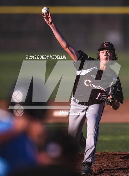 Thumbnail 2 in Clovis North vs. Central photogallery.
