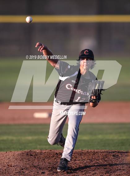 Thumbnail 2 in Clovis North vs. Central photogallery.