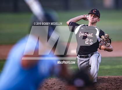Thumbnail 3 in Clovis North vs. Central photogallery.