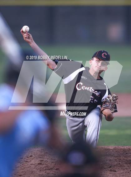 Thumbnail 1 in Clovis North vs. Central photogallery.