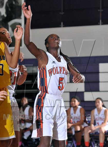 Thumbnail 2 in Inderkum vs. Cosumnes Oaks (St. Hope Classic) photogallery.