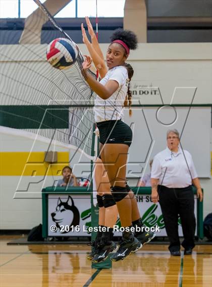 Thumbnail 3 in East Central vs Holmes photogallery.