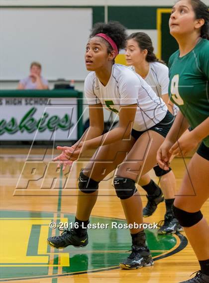 Thumbnail 2 in East Central vs Holmes photogallery.