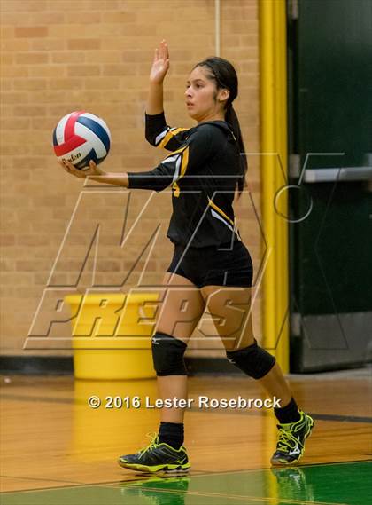 Thumbnail 1 in East Central vs Holmes photogallery.
