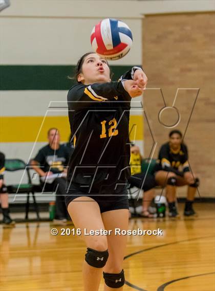 Thumbnail 3 in East Central vs Holmes photogallery.