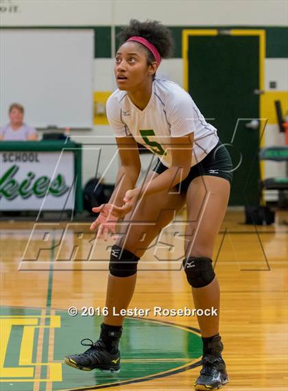 Thumbnail 2 in East Central vs Holmes photogallery.