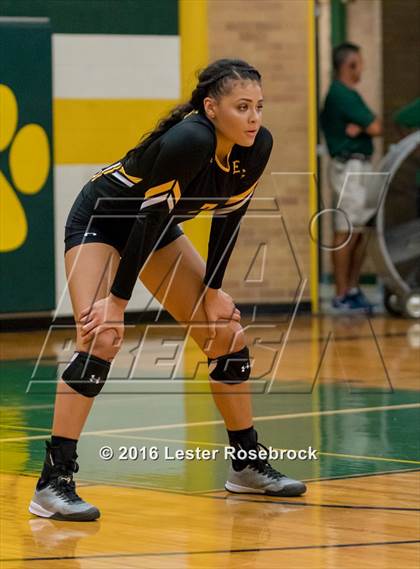 Thumbnail 2 in East Central vs Holmes photogallery.