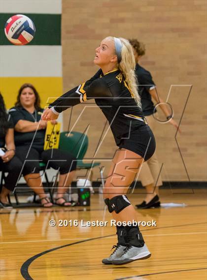 Thumbnail 2 in East Central vs Holmes photogallery.