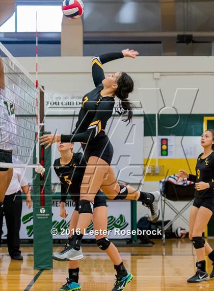 Thumbnail 2 in East Central vs Holmes photogallery.