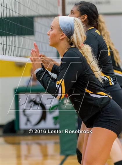 Thumbnail 2 in East Central vs Holmes photogallery.