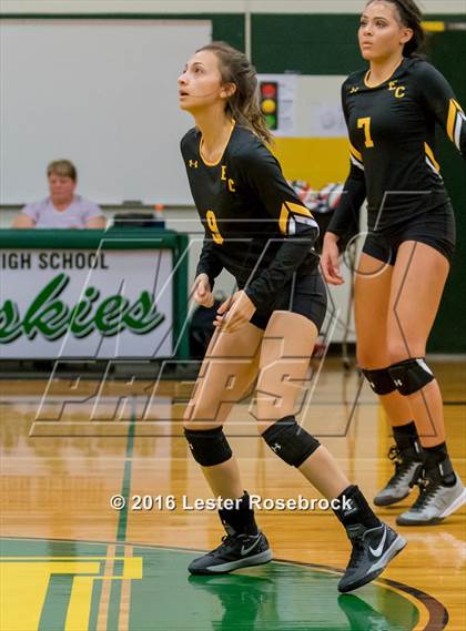 Thumbnail 3 in East Central vs Holmes photogallery.