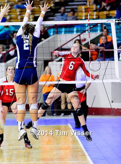 Thumbnail 1 in Montrose vs. Valor Christian (CHSAA 4A Playoff) photogallery.