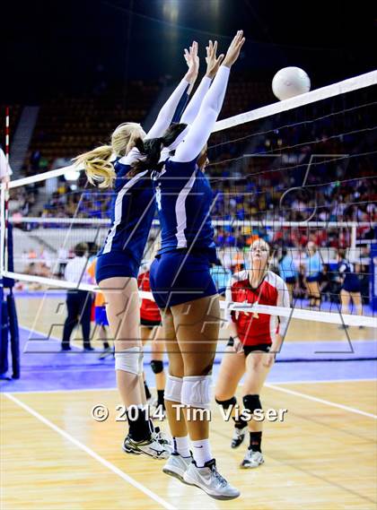 Thumbnail 3 in Montrose vs. Valor Christian (CHSAA 4A Playoff) photogallery.