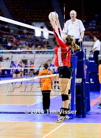 Thumbnail 1 in Montrose vs. Valor Christian (CHSAA 4A Playoff) photogallery.