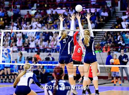 Thumbnail 1 in Montrose vs. Valor Christian (CHSAA 4A Playoff) photogallery.